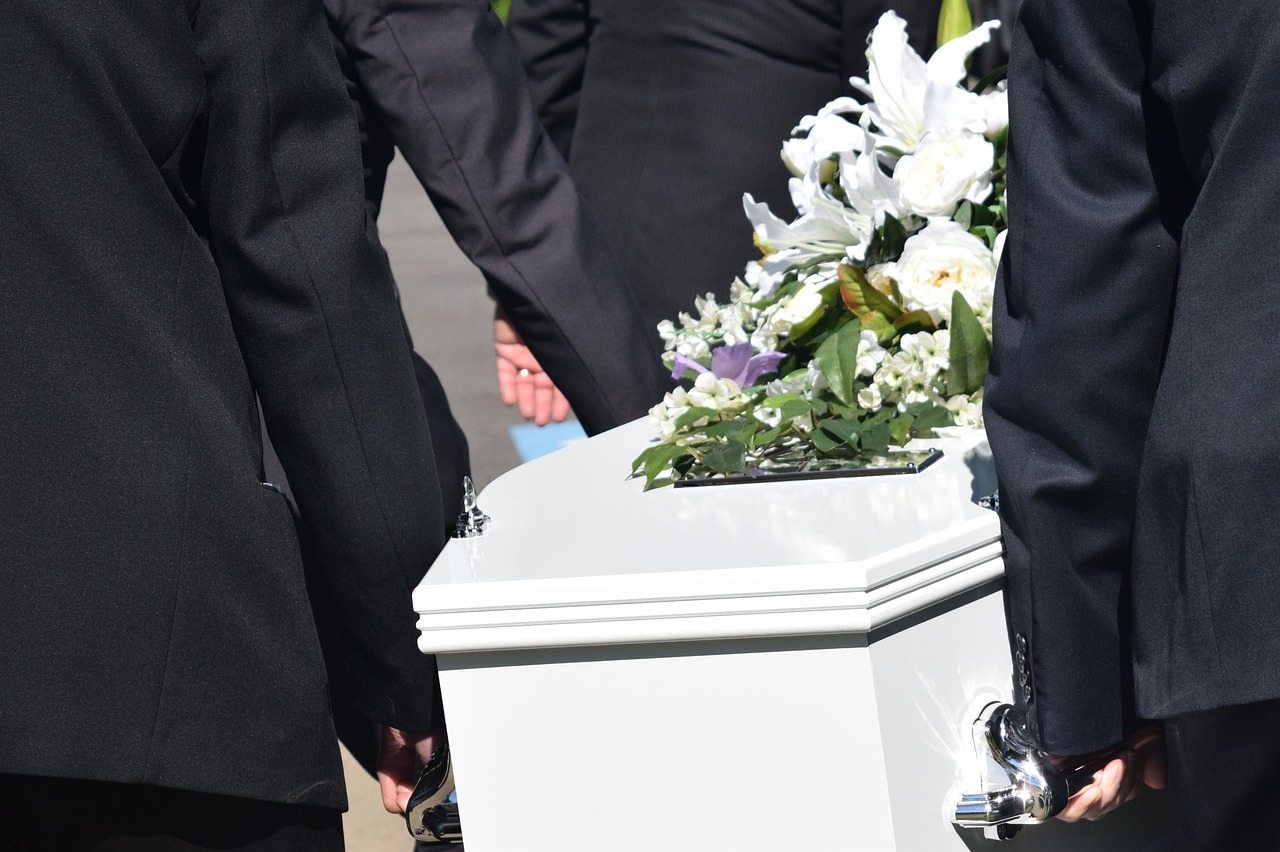 Fiori per il funerale: quali ordinare e dove consegnarli
