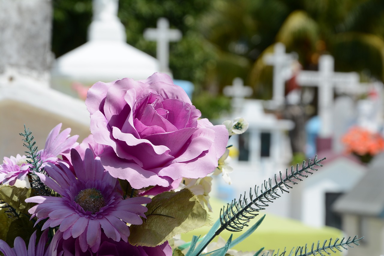 Fiori e composizioni floreali per i funerali: quali scegliere
