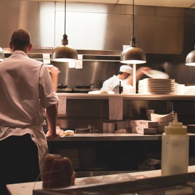 Cucina professionale di un ristorante: normative e must have